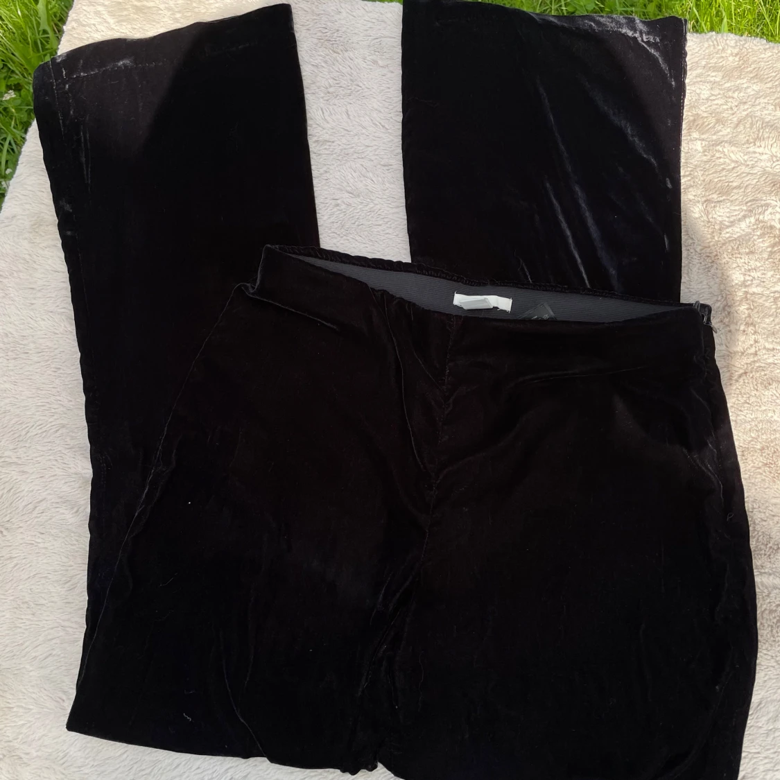 Svarta sammetsbyxor från H&M