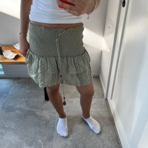 Kjol  - As snygg kjol, knappt använd.