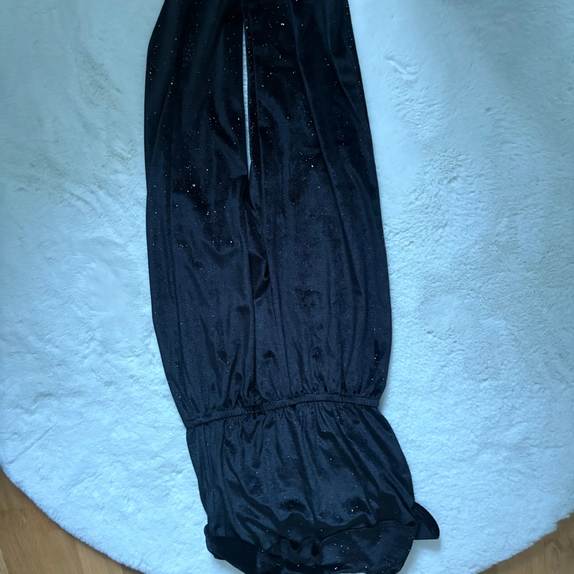 Svarta glittriga byxor med resår