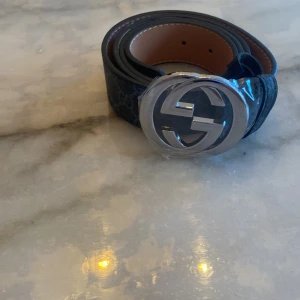 En snygg bälte för billigt pris  - Snyggt bällte för dunder bra pris dm vid intresse 