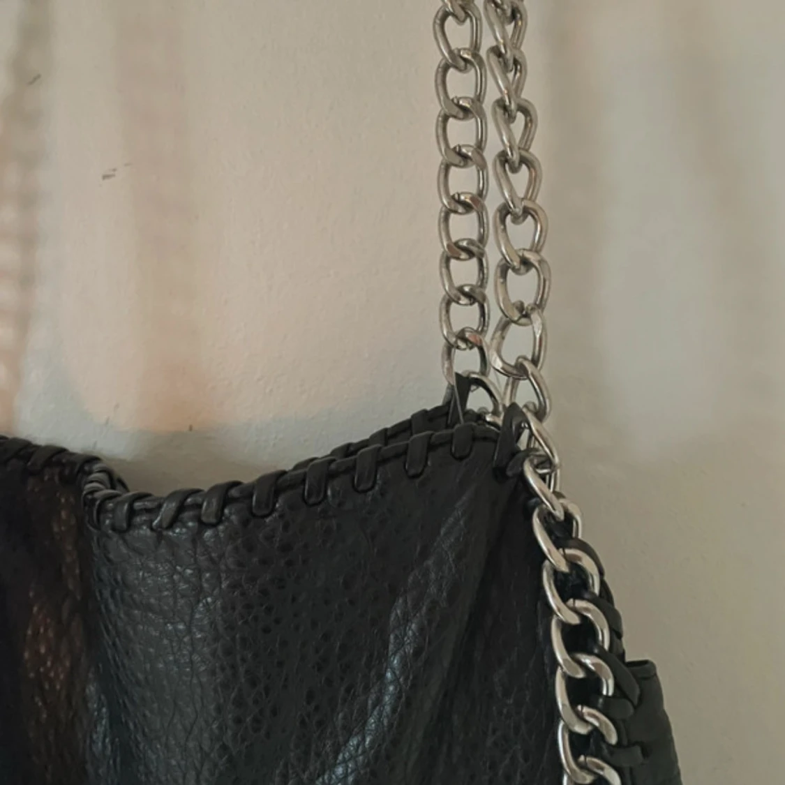 Svart axelväska från Tiamo - 1