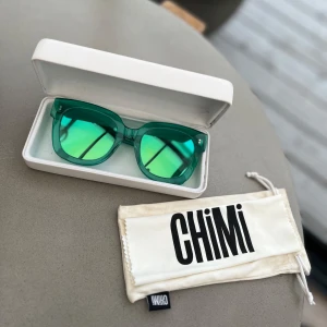 Chimis - Snygga gröna solglasögon från Chimi i modellen #008 Aqua. Allt i bilden medföljer och glasögonen har inga defekter! Pris kan diskuteras