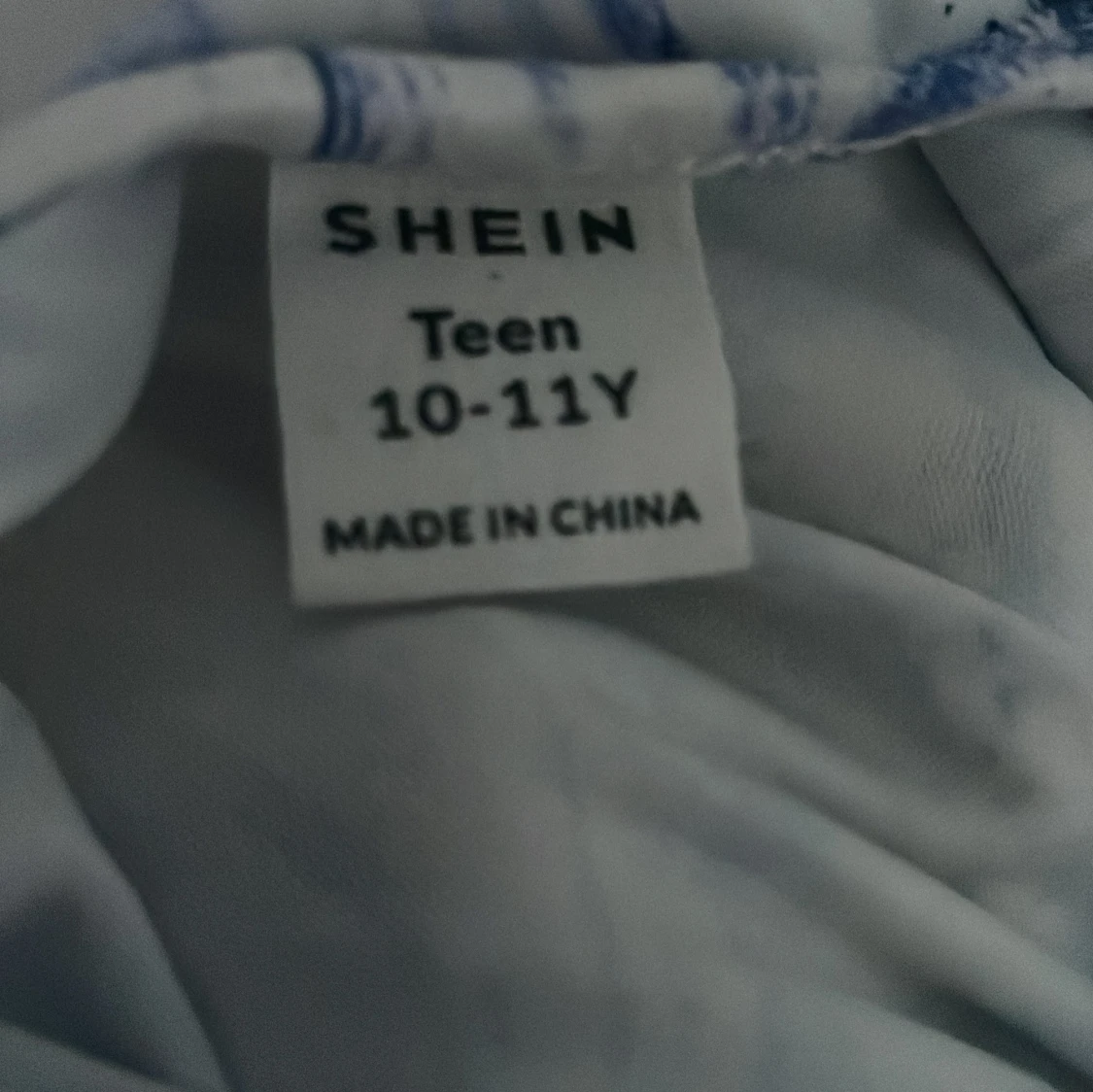 Lilavit mönstrad långklänning från SHEIN. - 1