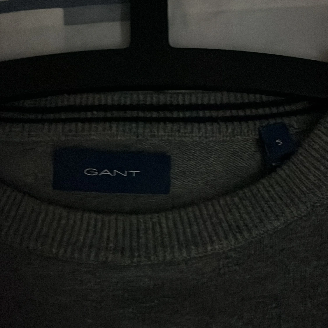 Grå stickad tröja från GANT OBS köparen står för frakt  - 1