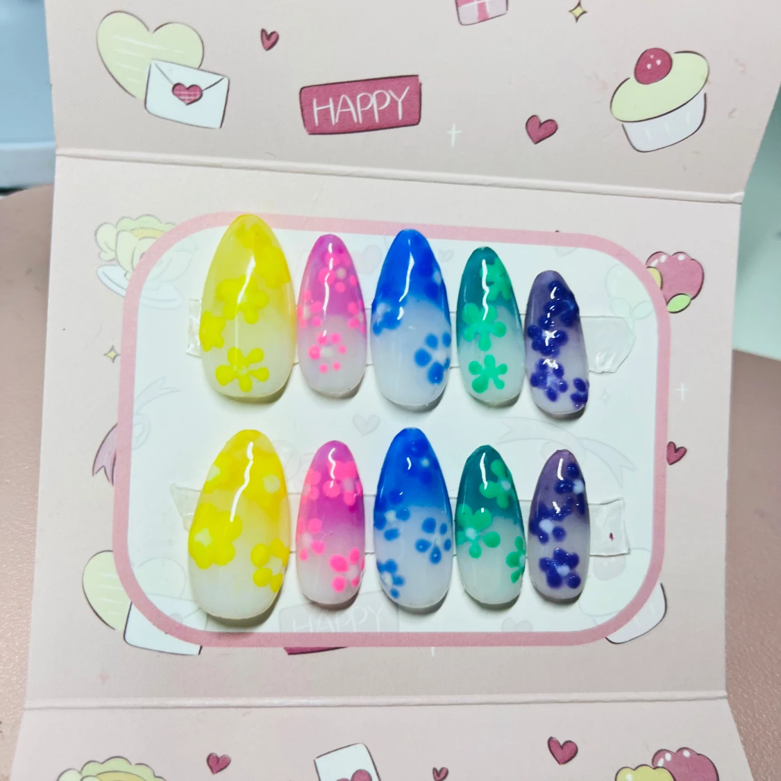 Färgglada lösnaglar med blommor - 3