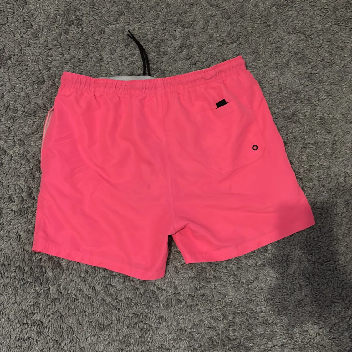 Rosa badshorts med snörning - 1