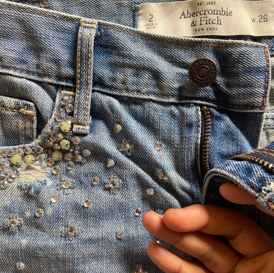 Ultra low rise Abercrombie & Fitch shorts med pärlor  - 3