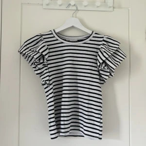 Randig volang topp! - Superfin, aldrig använd, inga defekter! Hör av dig vid frågor eller fler bilder💗
