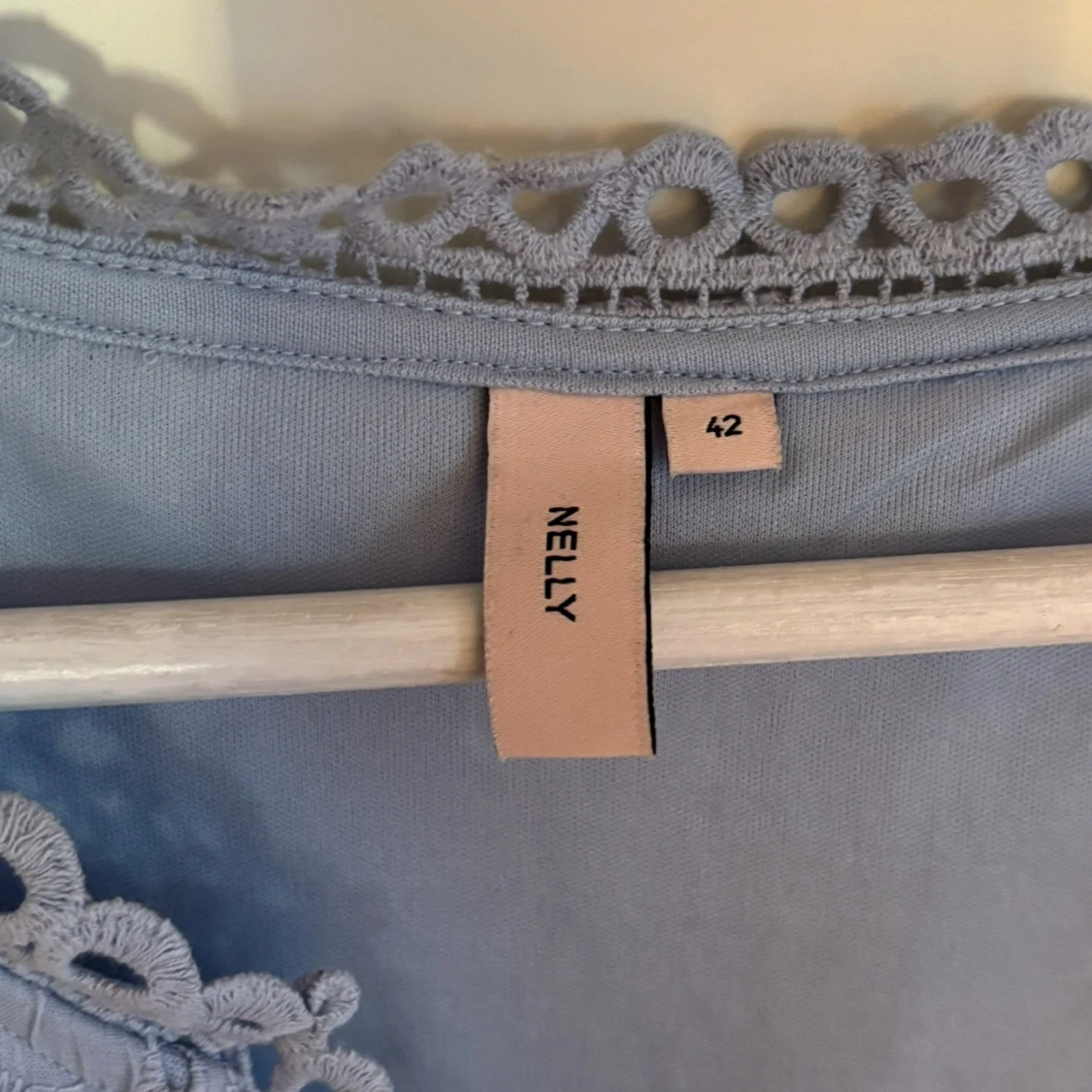 Ljusblå broderad klänning från Nelly - 2