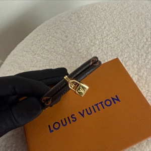 Armband - @luxaryvault på Instagram 