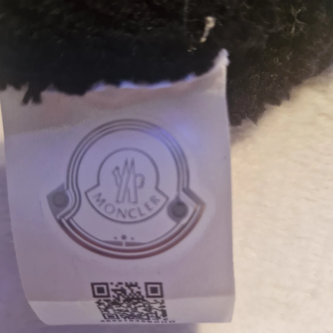 Svart ribbad mössa från Moncler - 2