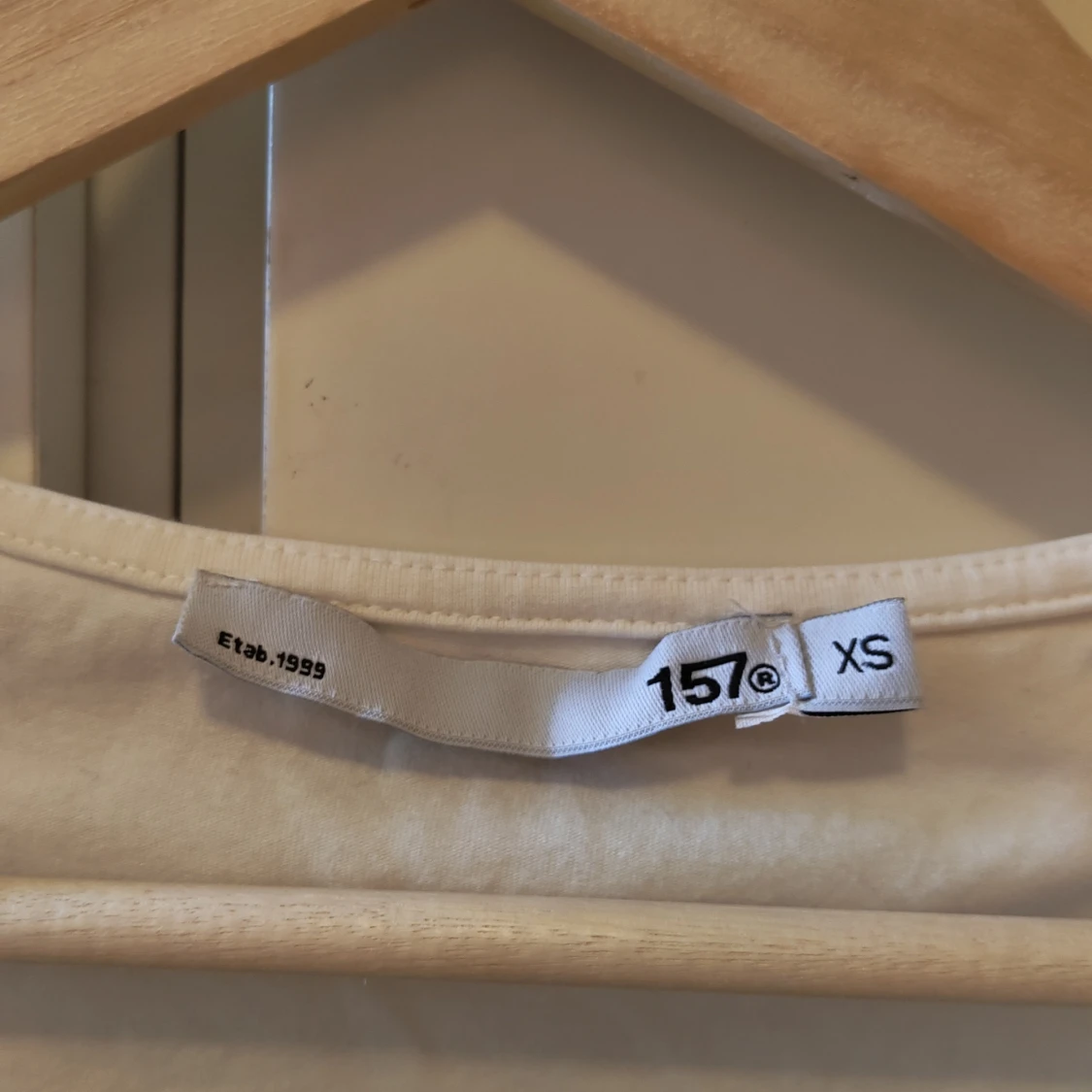 Vit linnetopp med spets från 157 - 1