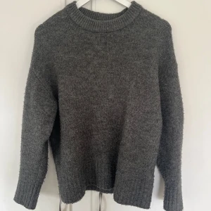 Stickad tröja - En superfin stickad tröja som tyvärr inte kommit till användning på ett tag💕