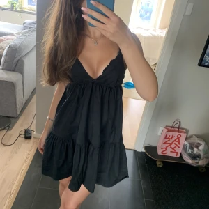 Sommar klänning - Så fin klänning ifrån zara som inte kommer till användning 💓 strl xs men justerbar så passar S också💓