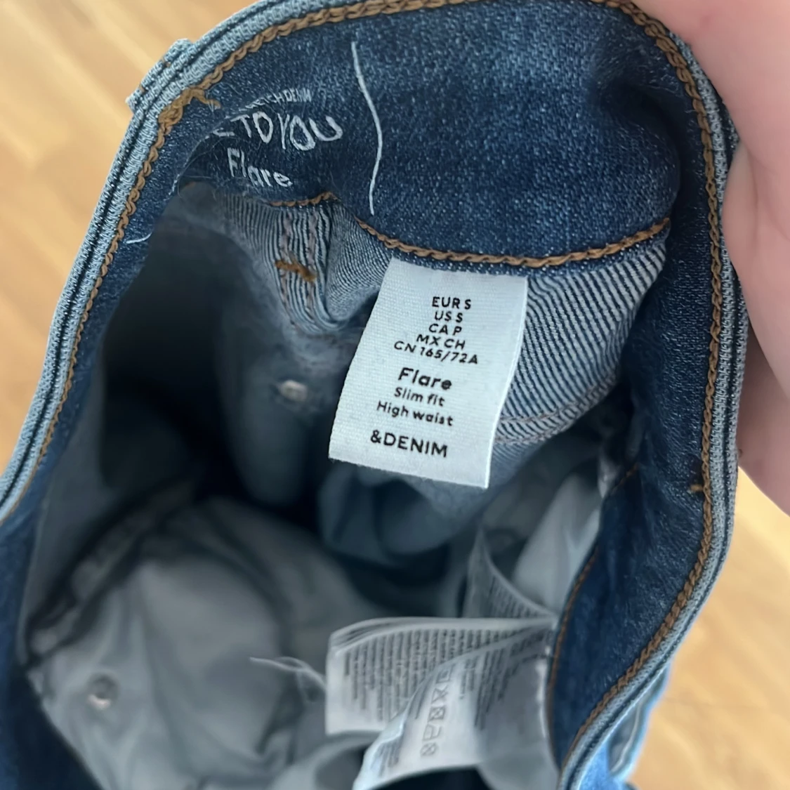 Blå flare jeans från &Denim - 2