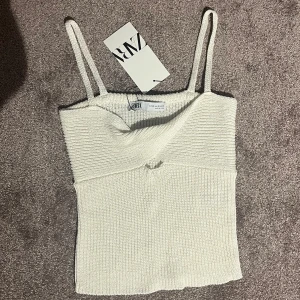 Zara topp - Jätte jätte snygg topp från zara med prislappen kvar.💞
