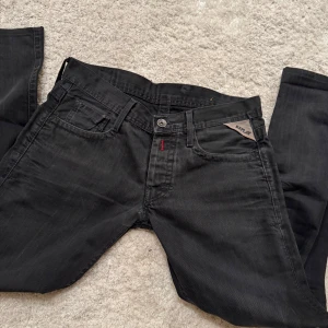Replay Jeans - Ett par svarta replay jeans i storlek 32. 