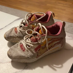 Nike Kd 15 Basketskor - Väldigt bra skor för dig som vill ha ett par basketskor som du kan använda när du spelar utomhus. Perfekt när vädret börja bli bättre!