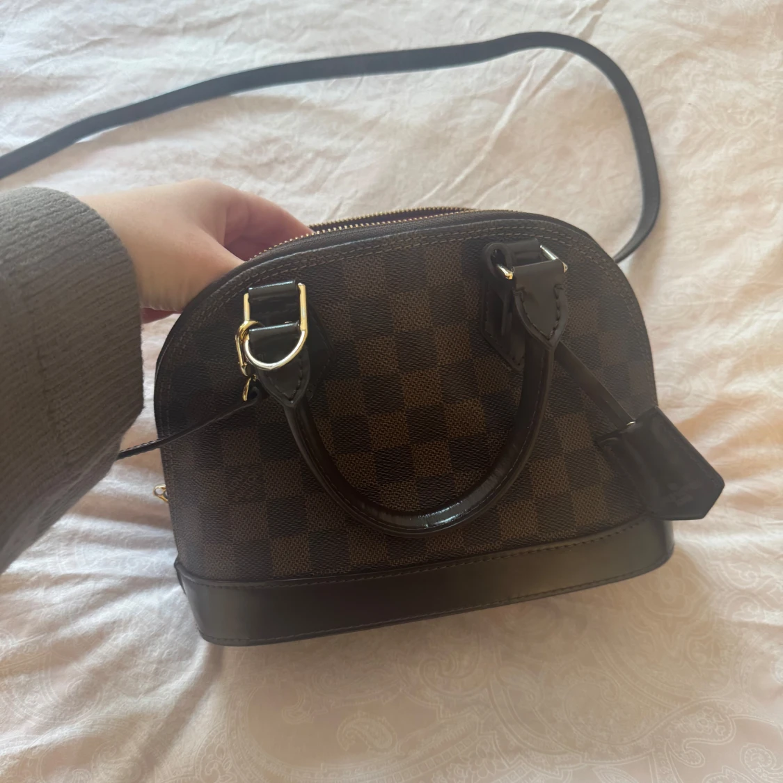 Brun rutig axelväska