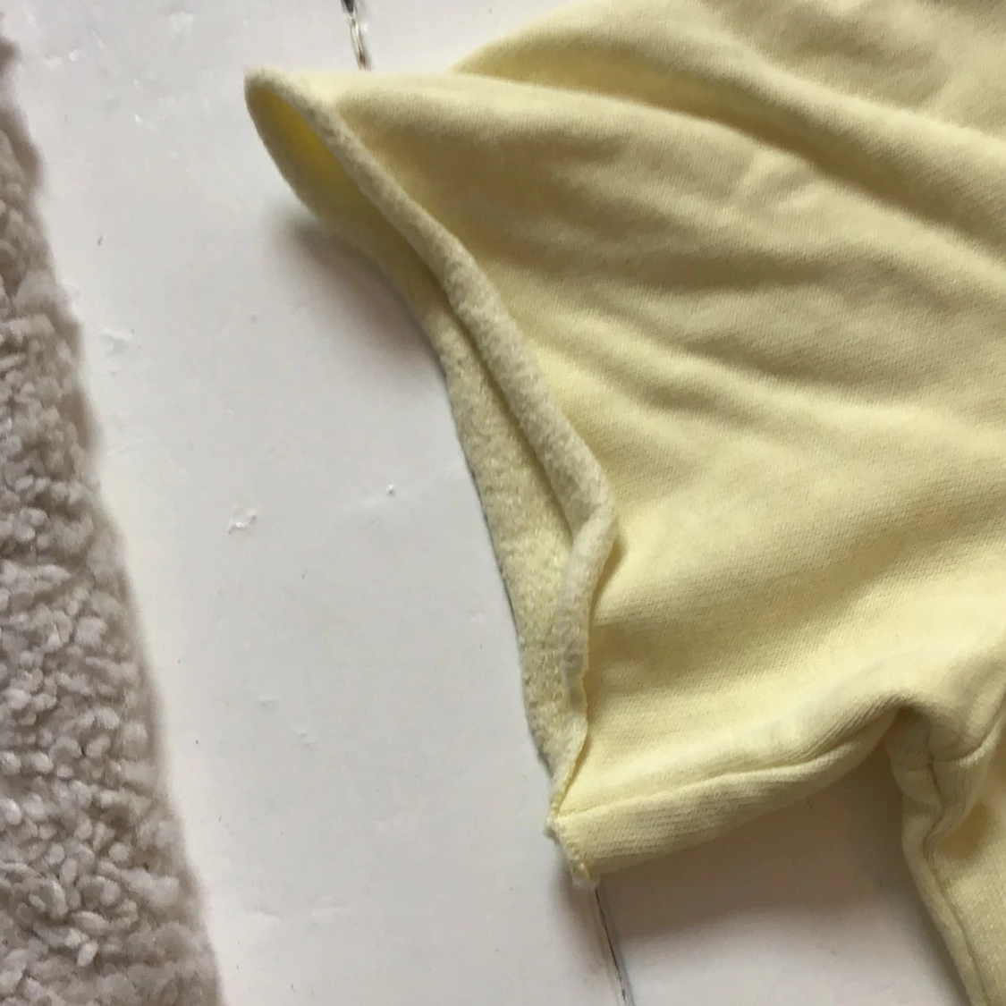 Gult sett med tryck "ALIVE" - 3