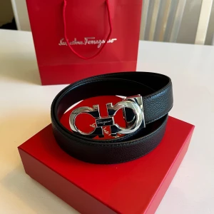 Svart bälte från Salvatore Ferragamo -  1:1Salvatore Ferragamo bälte i storlek 90. 