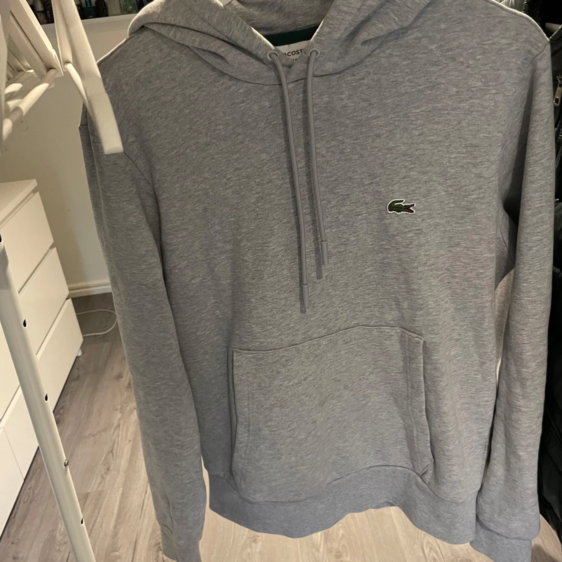 Grå hoodie från Lacoste