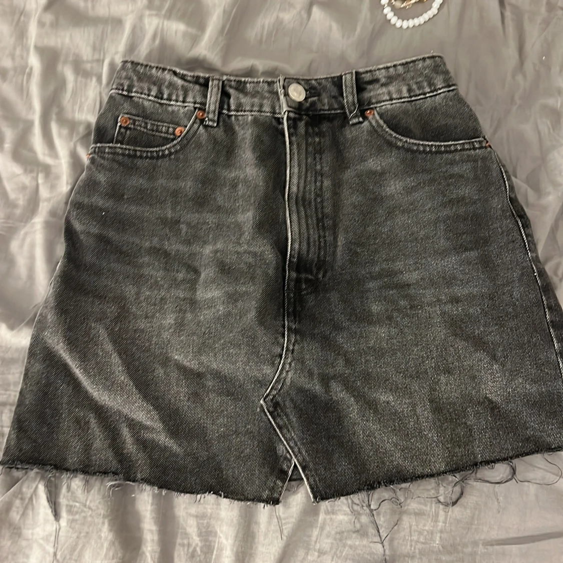 Grå jeanskjol från Zara