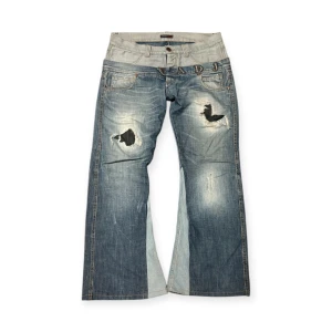 Custom double waist jeans - Custom double waist flare Angel Devil jeans💯Längd: 100cm, Midja: 43cm, Benöppning:  27cm🙏Skriv vid fler frågor👍