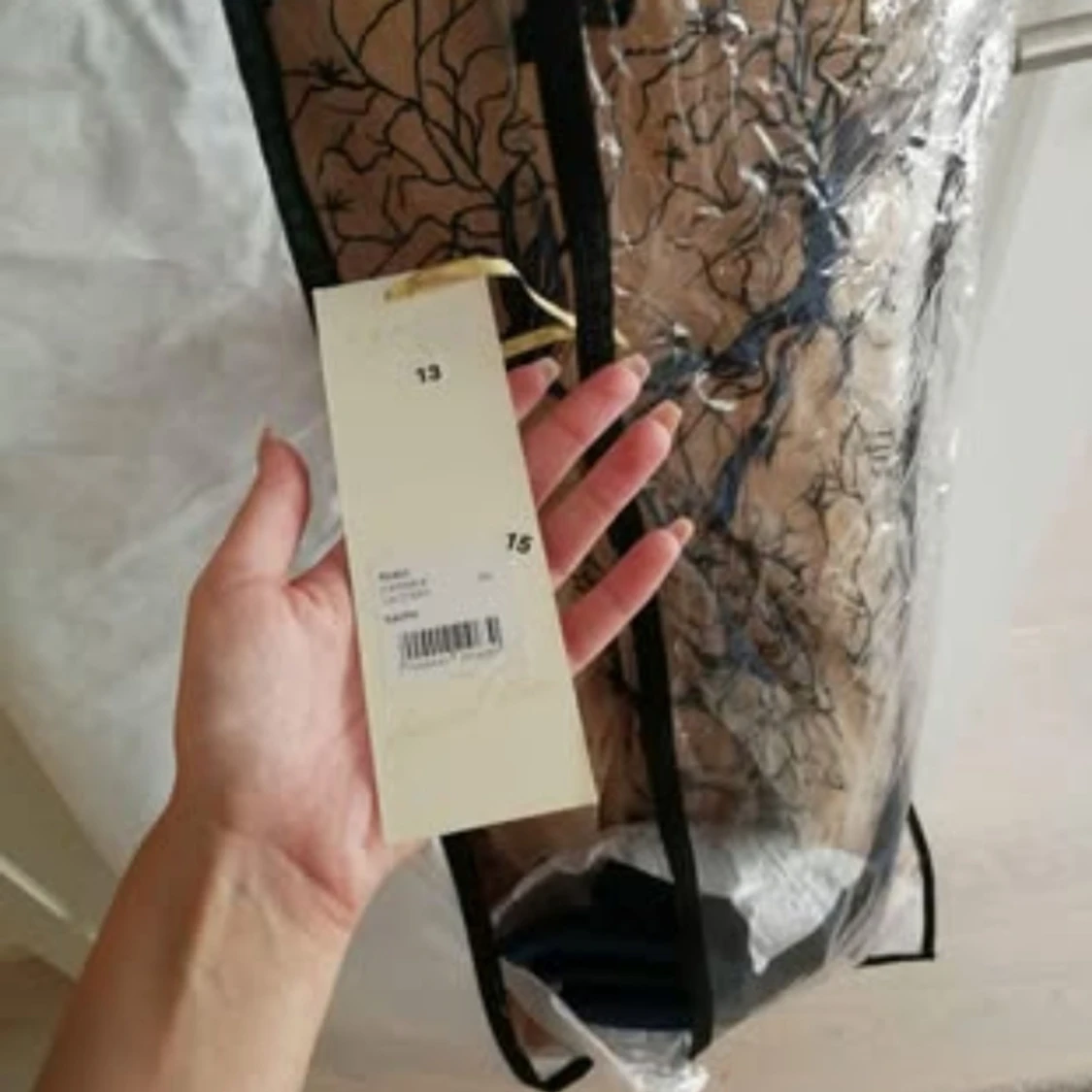 Elegant långklänning med spetsdetaljer - 3