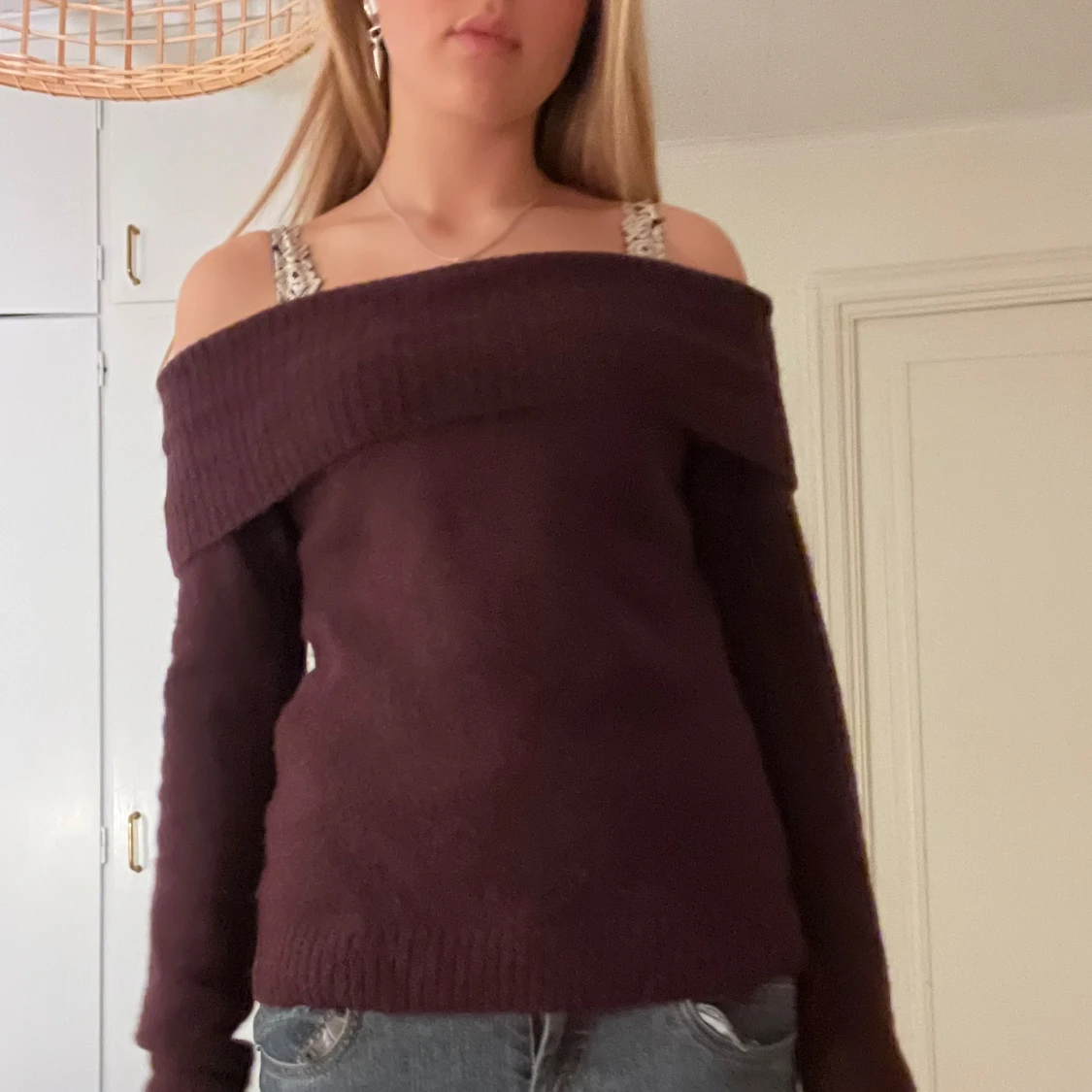 Mörklila offshoulder tröja