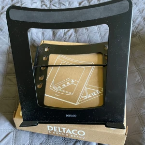 Laptop and tablet stand  - Oanvänd helt ny