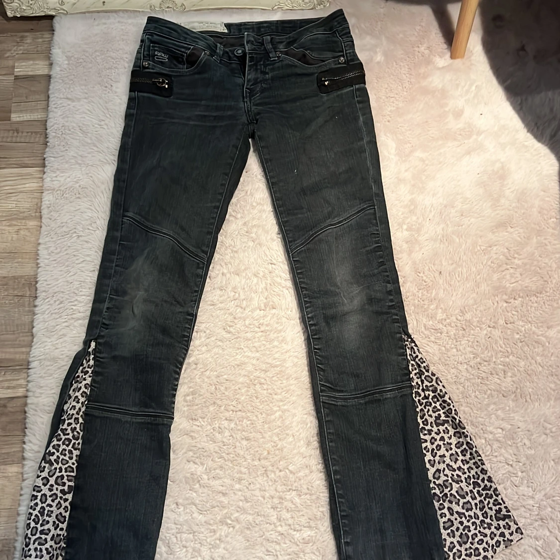 G-Star RAW svarta jeans med leoparddetalj - 3