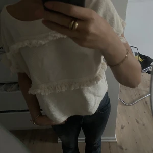 stickad t shirt  - Super mysig stickad t shirt från Lindex. Jätte skön nu till hösten🍁🍁