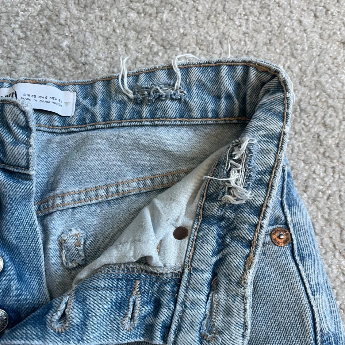 Ljusblå raka jeans från Zara - 3