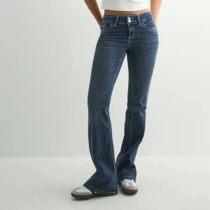 Nelly jeans  - Populära jeans från Nelly, bra skick!!🤍 Nypris-699kr