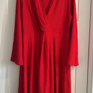 Röd sommarklänning - Helt ny röd sommarklänning 