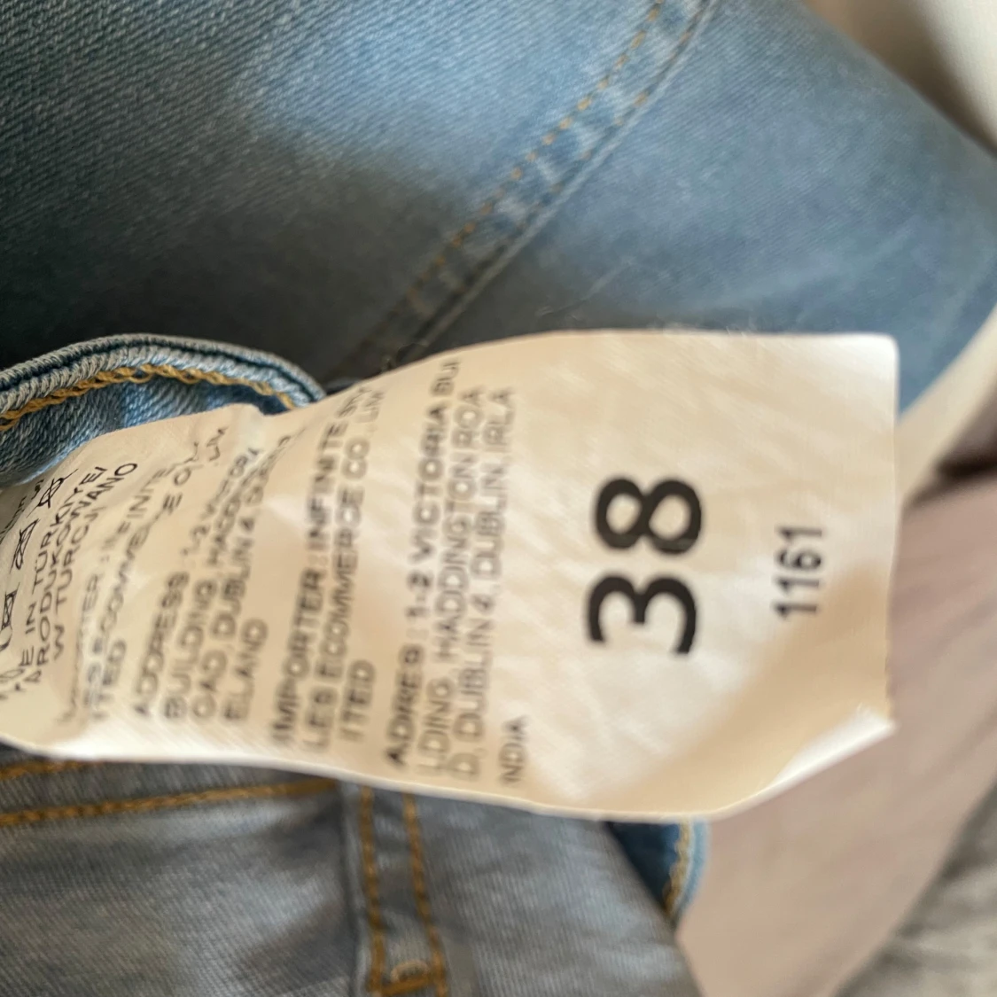 Ljusblå wide jeans i storlek 38 - 3