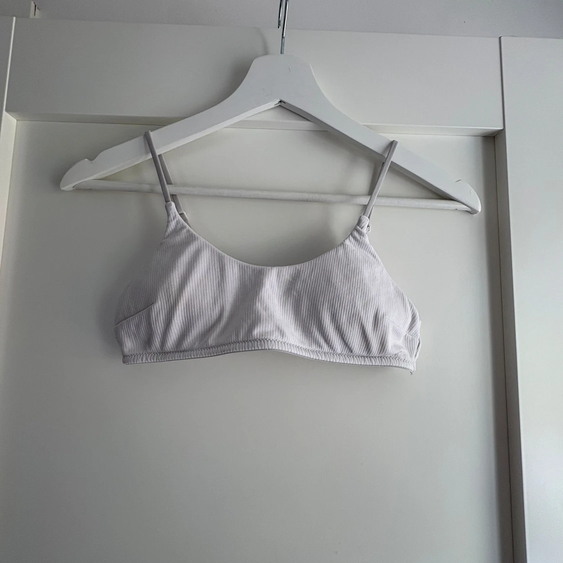 Vit ribbad bralette