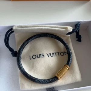 Louis Vuitton armband  - Louis Vuitton armband 1499kr ÄKTA KVITTO FINNS