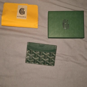 Grön plånbok - Säljer min gröna plånbok, kan frakta samma dag!