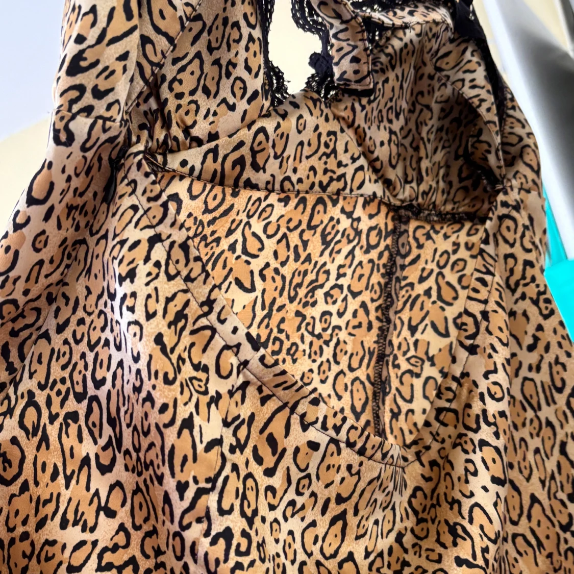 Leopardmönstrad linnetopp från Guess - 3