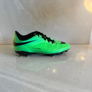 Nike Hypervenom fotbollsskor  - Fotbollskor i bra skick använda fåtal gånger. De är elit edition från unisport i storlek 38 men lite uttöjda så dom passar 39. Pris kan diskuteras! 