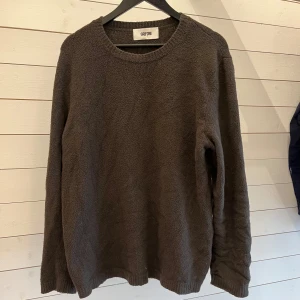 Mauro grifoni tröja  - Grifoni tröja i grymt skönt material - Storlek: 56 passar L - tröjan är i ett väldigt fint skick utan några defekter - Nypris: ca 2000kr - vårat pris: 349 kr