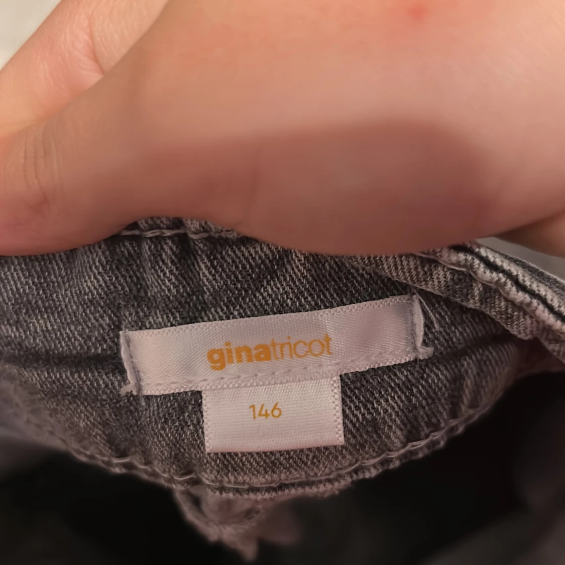 Grå bootcut jeans från Gina Tricot - 3