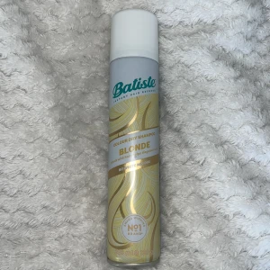 Batiste torrschampo för blont hår - Säljer ett helt nytt Batiste Colour Dry Shampoo Blonde är perfekt för att fräscha upp blont hår mellan tvättar, har endast testat 1 gång. Det blandar sig med håret och hjälper till att dölja utväxt utan att lämna vita rester. Perfekt för snabb uppfräschning! 🫶🏼🍓😍