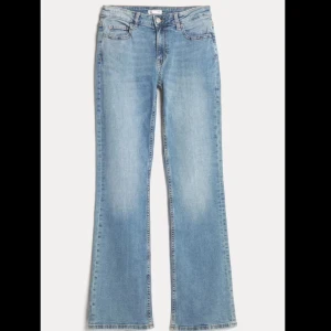 Blå bootcut jeans - Säljer mina jättesnygga bootcut jeans från Cubus. På grund av att dom är för stora. Skriv vid intresse!!💞💞