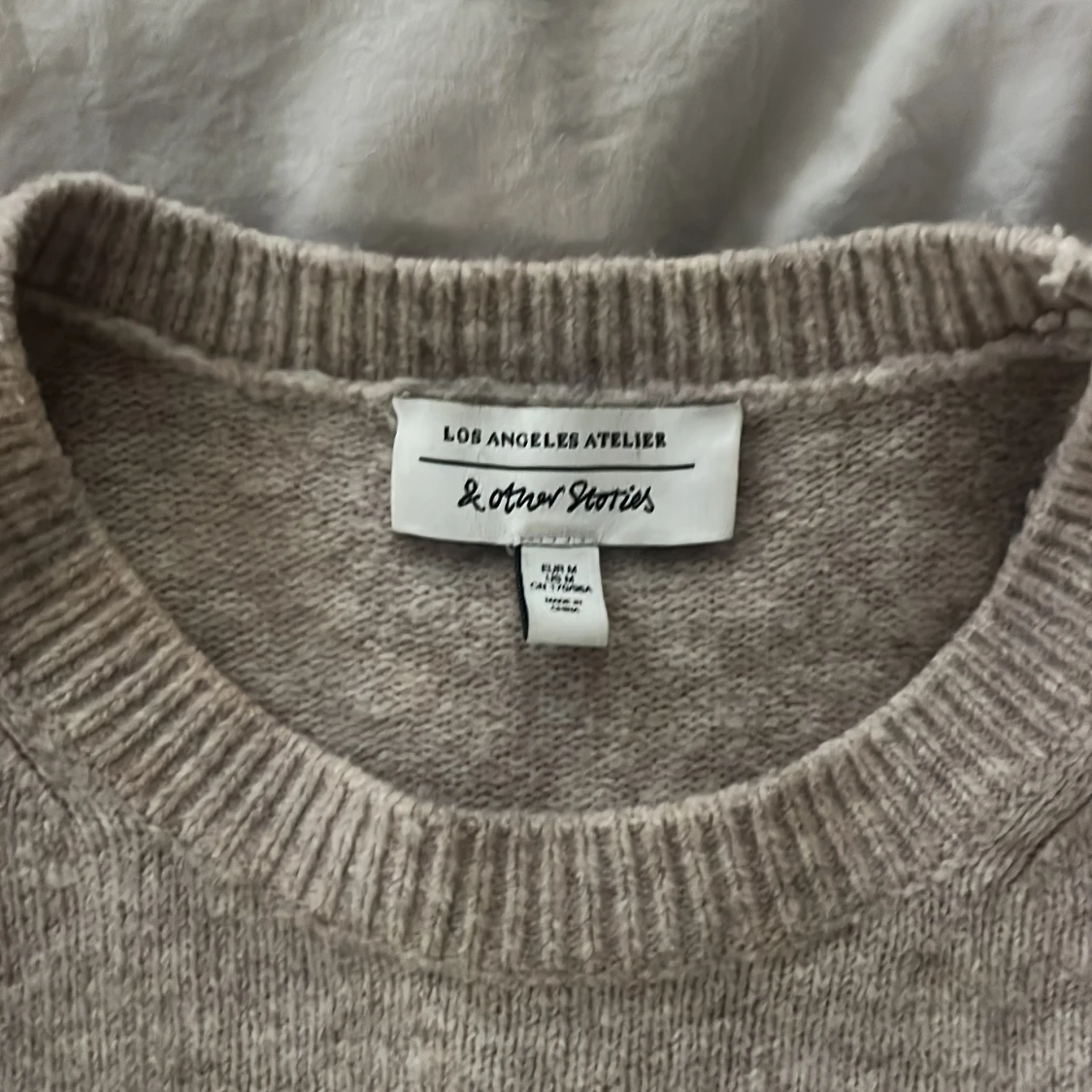 Beige stickad tröja från & Other Stories - 2