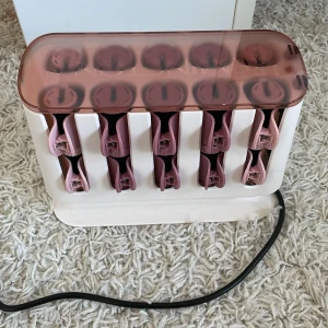 Remington hair rollers. - Fick dessa i present, men det var fel märke. De kostar runt 600kr. Testade de en gång, så de är som nya! 💖 pris kan diskuteras!💗💗