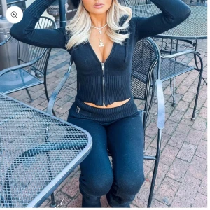 Catania sett - Snyggt catania sett. Säljer för att det tyvärr inte passar mig längre .Köpte för 1500kr . Skriv för fler bilder 