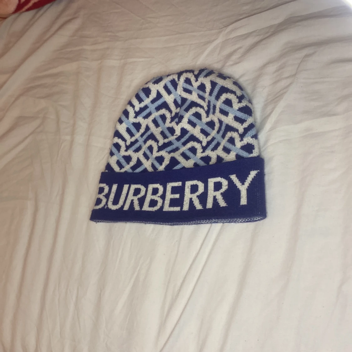 Blå och vit mössa från Burberry - 2